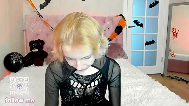 Pink Lila18 online show from October 31, 9:46 am