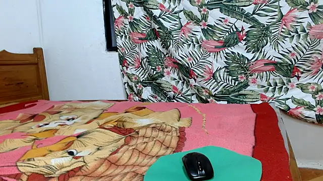 smallkarlakarla online show from January 9, 9:41 pm