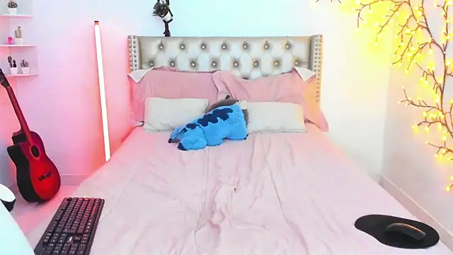 LenaStylesOA online show from April 16, 9:39 pm