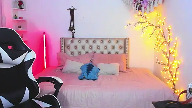 LenaStylesOA online show from April 19, 10:56 pm