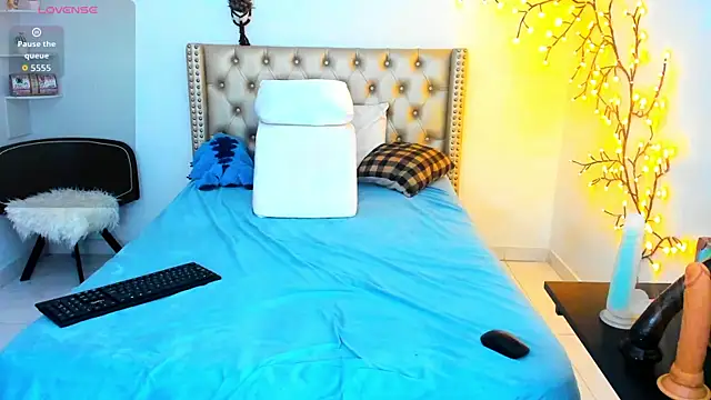 LenaStylesOA online show from November 5, 12:43 pm