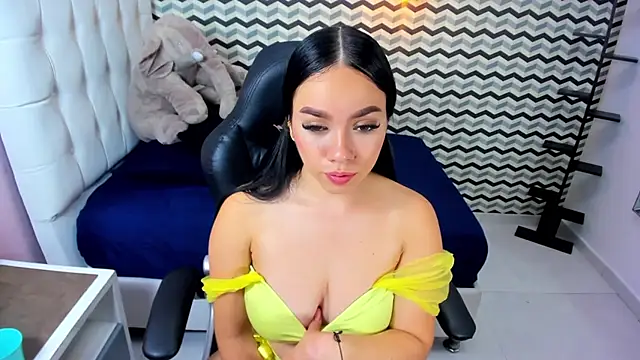 MOLLYSPENCER1 online show from October 25, 7:32 pm