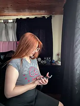 CoraVibes online show from January 10, 12:10 pm