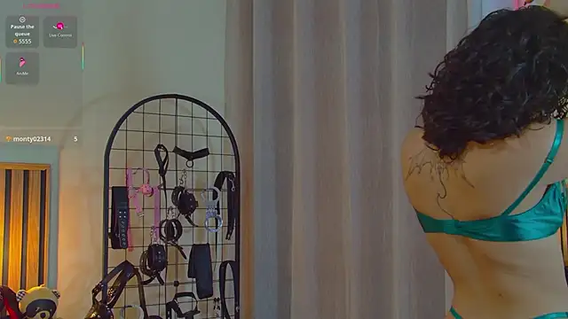 emma morales  online show from March 5, 1:40 pm