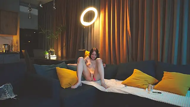 LessyLuiz online show from October 2, 2:05 am