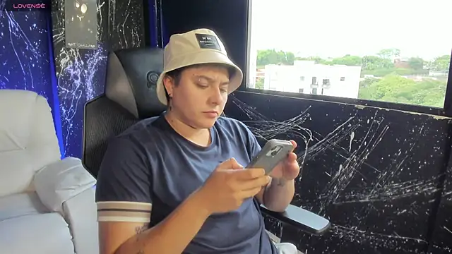 IanGilbert online show from September 27, 9:11 pm