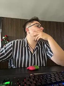 IanGilbert online show from December 1, 5:37 pm