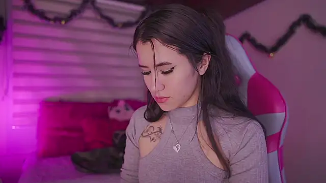  chloe moons  online show from December 15, 10:48 pm