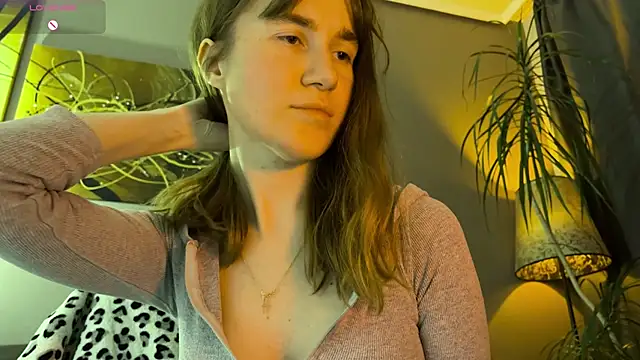 velina   online show from December 14, 3:18 pm