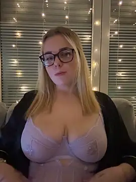 ItsLxsa online show from March 30, 10:31 pm