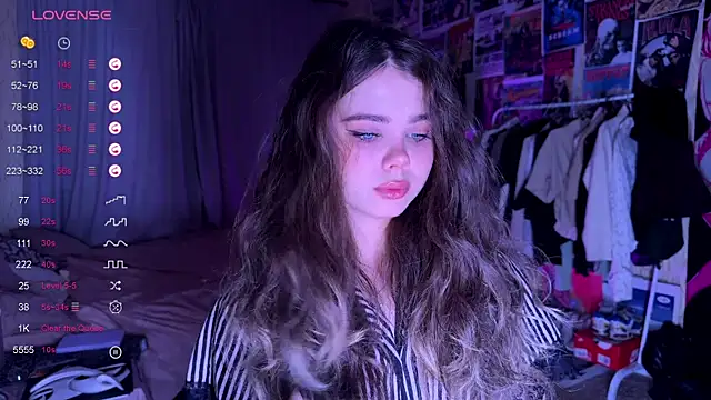 PinkiRay online show from October 31, 5:28 pm