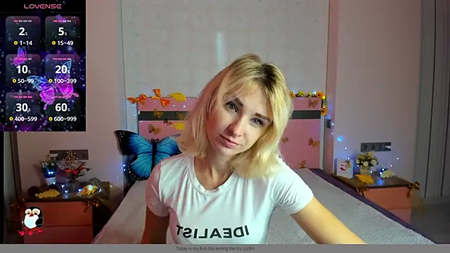 Snapshot of MeryMidnight chatting on October 7, 5:45 am MeryMidnight online show from October 7, 5:45 am