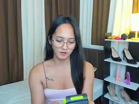 Snapshot of URHottestAngel chatting on September 14, 7:12 pm URHottestAngel online show from September 14, 7:12 pm
