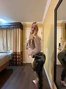 Petite Blonde Barbie online show from September 28, 10:53 am