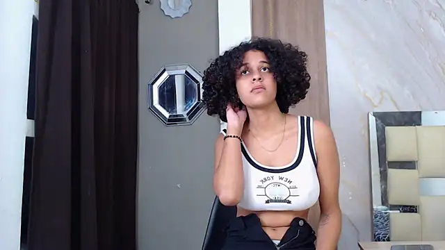 miss leidy  online show from April 9, 6:19 am