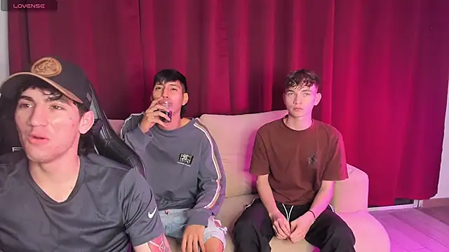 Handsomeboyss19 online show from October 3, 1:22 am