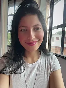 Mia salinass online show from May 27, 7:00 pm