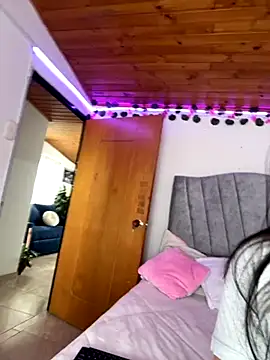 Mia salinass online show from October 28, 7:08 pm