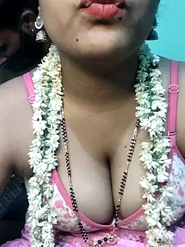 Snapshot of Shneeha_le chatting on September 9, 4:51 pm Shneeha le online show from September 9, 4:51 pm