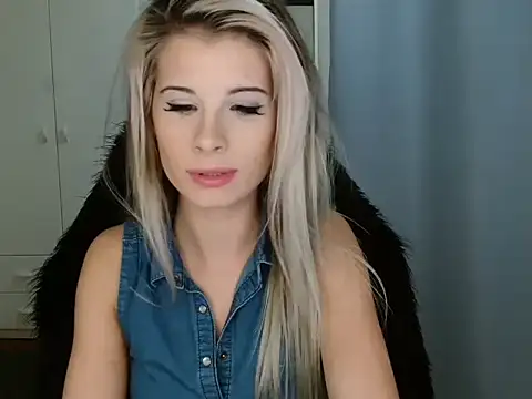 KristineGlow online show from November 18, 3:35 pm