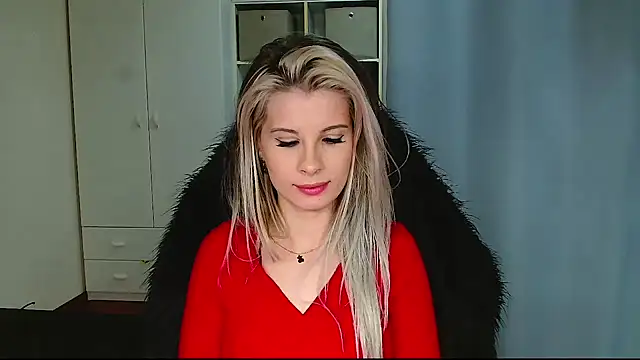 KristineGlow online show from February 18, 9:25 pm