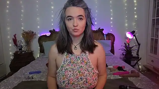 SilkenSin online show from March 8, 8:40 am