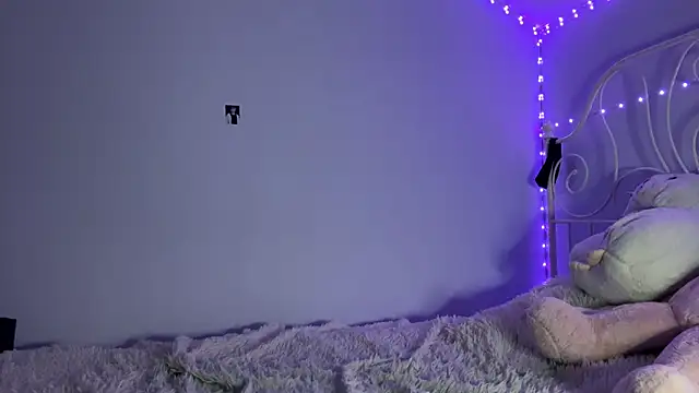 HoneyMist online show from November 7, 5:18 pm