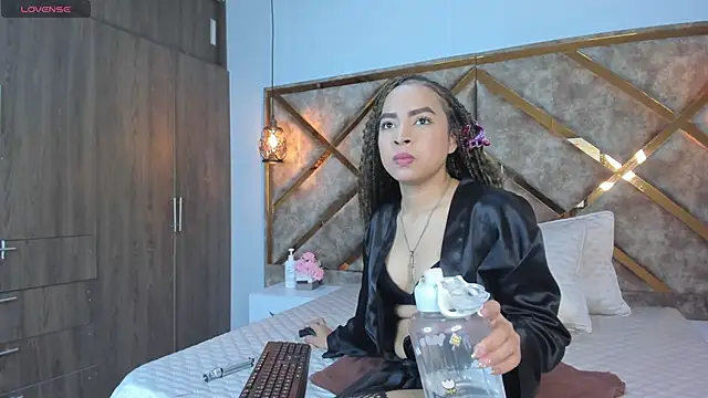 Lucia jane online show from May 27, 1:57 am