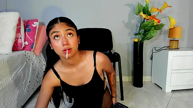 KimTayloor1 online show from September 16, 7:00 pm