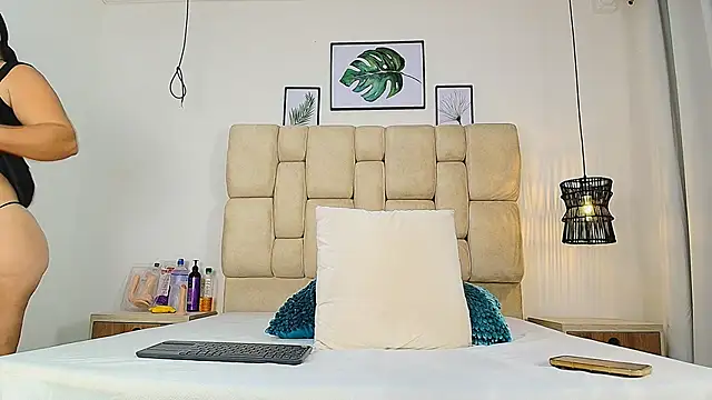 elizawiliamst online show from October 14, 12:41 pm