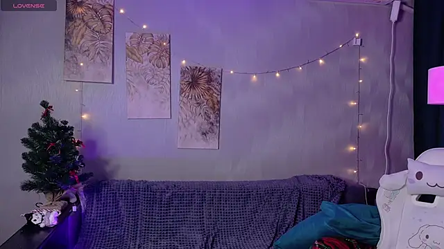 KikiMoor online show from January 17, 9:39 am