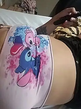 lauramartins7 online show from December 17, 4:05 am