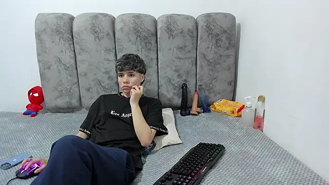 Bruno Cruzz online show from May 7, 2:27 am