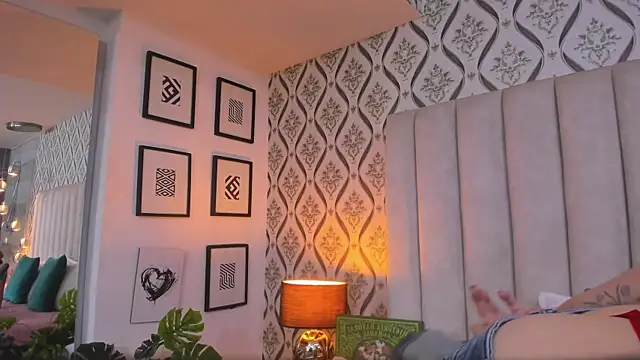 Sky Junne online show from November 4, 6:24 pm