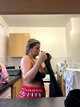 Goldiebaby online show from November 24, 11:34 am