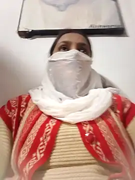 posewith online show from November 18, 3:13 pm