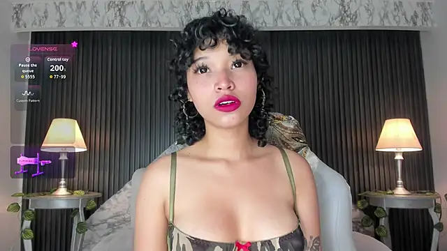 DaniCollinn  online show from December 5, 9:16 pm