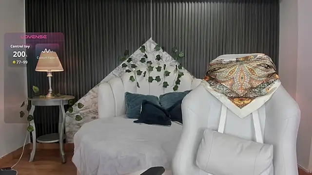 DaniCollinn  online show from December 1, 8:33 pm