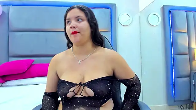 NahiaMonet online show from December 15, 1:16 pm