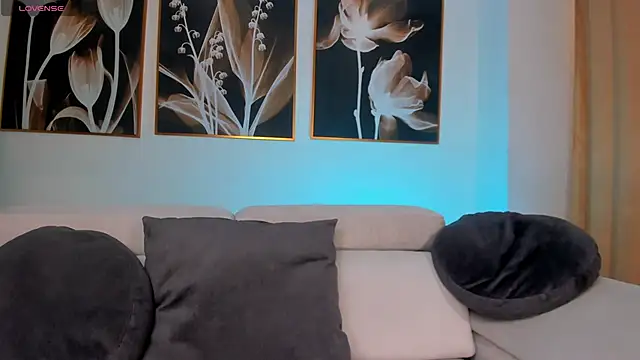 LucyWeiss  online show from October 27, 9:31 pm