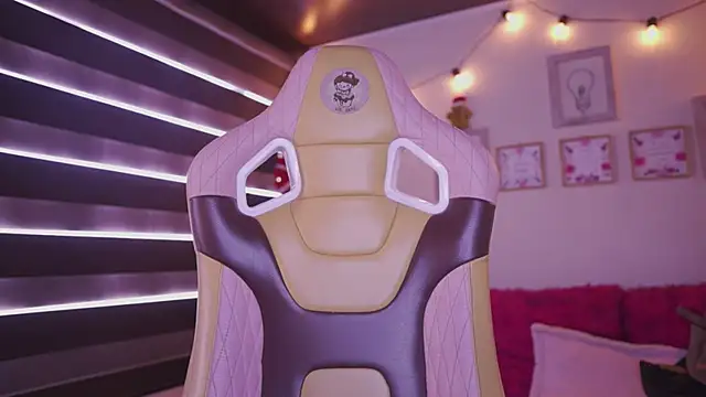 Rebecah 1 online show from December 17, 1:26 pm