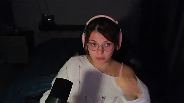 Snapshot of NutsGilmore chatting on October 21, 5:28 pm NutsGilmore online show from October 21, 5:28 pm