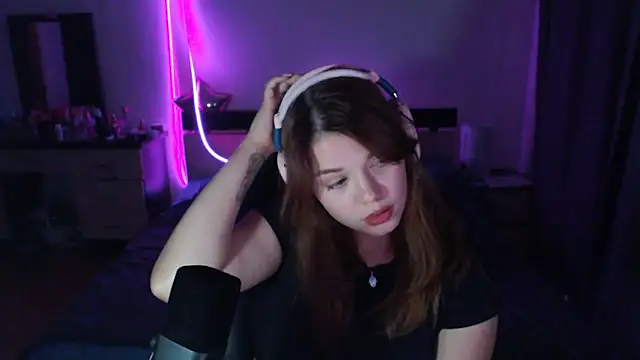 Snapshot of NutsGilmore chatting on October 28, 5:30 pm NutsGilmore online show from October 28, 5:30 pm