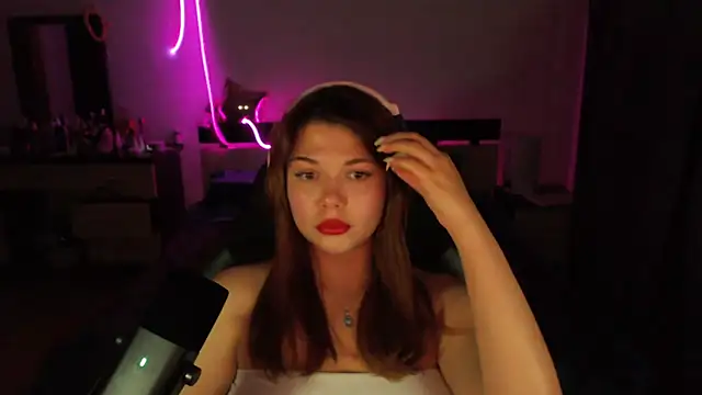 Snapshot of NutsGilmore chatting on October 31, 4:55 pm NutsGilmore online show from October 31, 4:55 pm