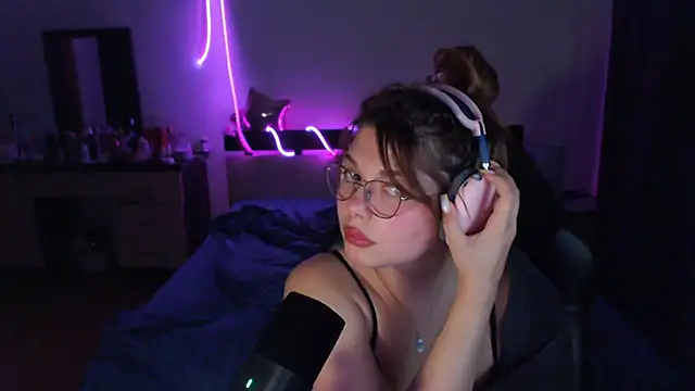 Snapshot of NutsGilmore chatting on November 1, 5:06 pm NutsGilmore online show from November 1, 5:06 pm