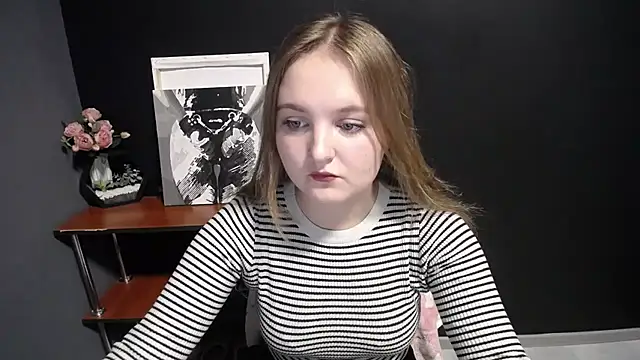 Snapshot of Mystic_nikole chatting on October 22, 12:10 pm Mystic nikole online show from October 22, 12:10 pm