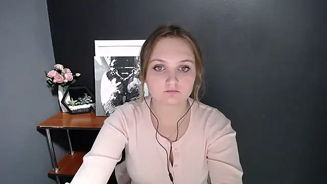 Snapshot of Mystic_nikole chatting on October 8, 3:38 pm Mystic nikole online show from October 8, 3:38 pm