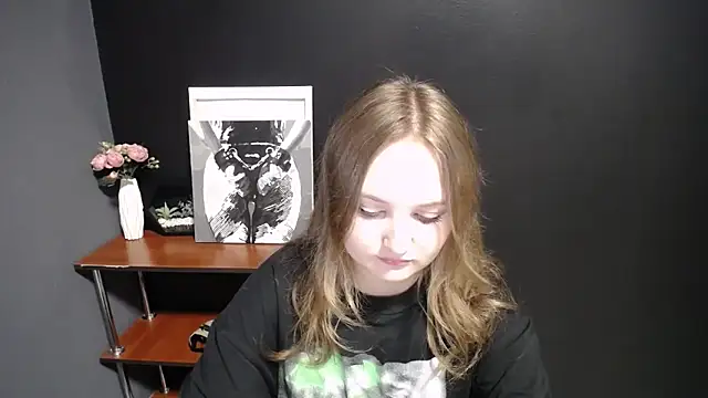 Snapshot of Mystic_nikole chatting on September 15, 1:30 pm Mystic nikole online show from September 15, 1:30 pm