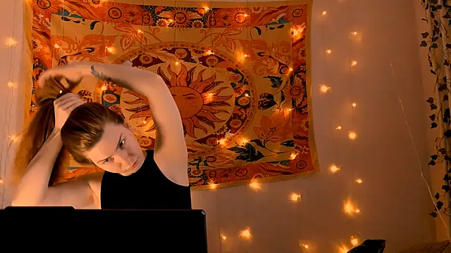 AliceCUNTach online show from April 18, 5:10 am