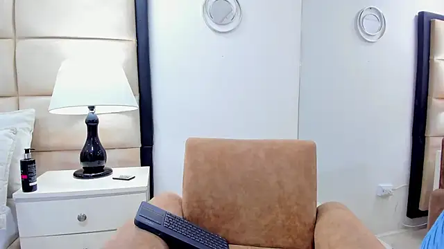 Sweet Lucianaa online show from December 20, 8:13 pm